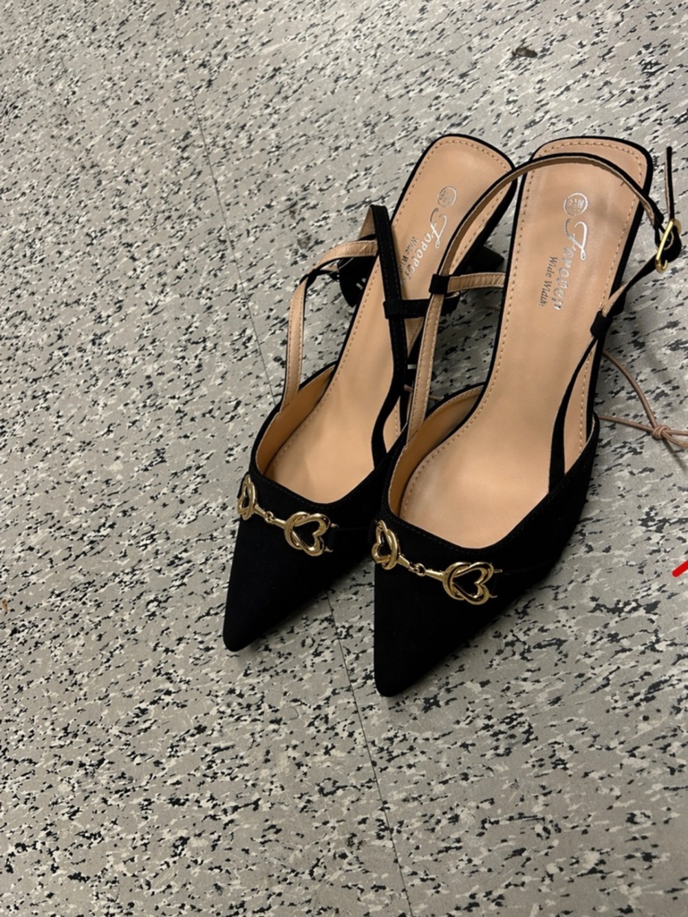 FIONI Clothing Black Pointed Slingback Pumps with Gold Heart Accent size 8.5